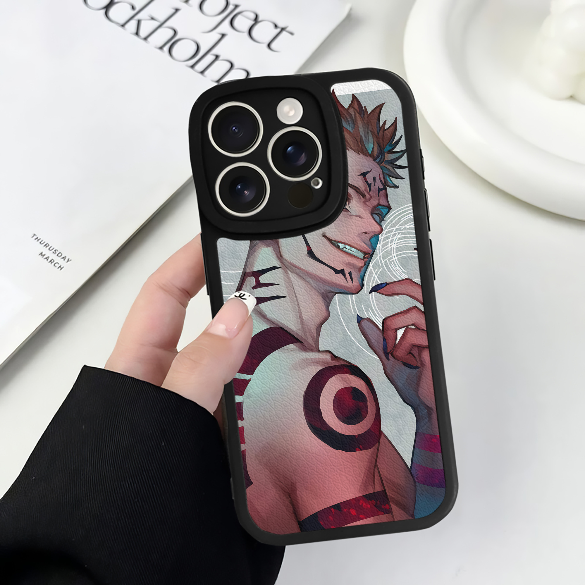 （画像用） 呪術廻戦 Jujutsu Kaisen 【iPhone 16シリーズ対応】シリコンスマホケース（レザー調） 材質：シリコン
